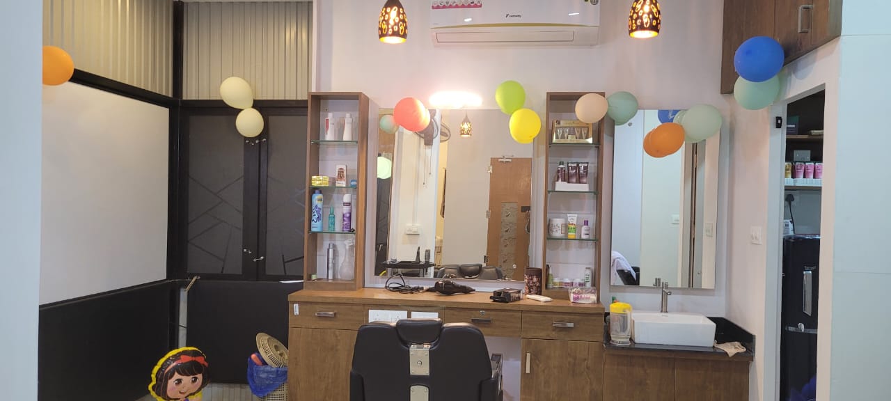 New Dora Beauty Parlour